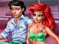 Mchezo Mermaid akitania kwenye sinema  online