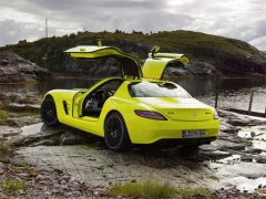 Mchezo Mercedes-Benz SLS E-Cell Puzzle online