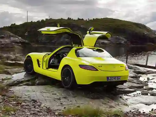 Mchezo Mercedes-Benz SLS E-Cell Puzzle online